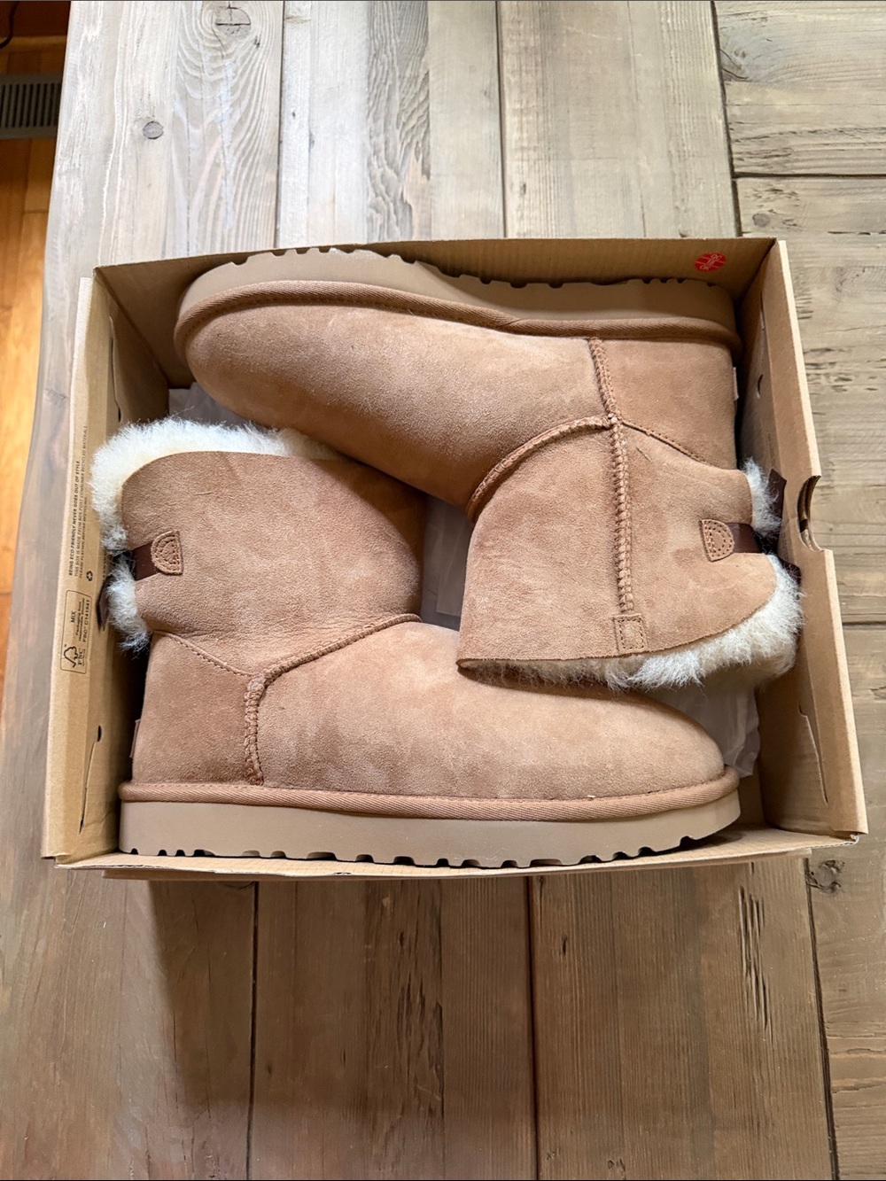 Brand New UGG Mini Bailey Bow II Shearling-Lined Women's Suede Boot in Chestnut
